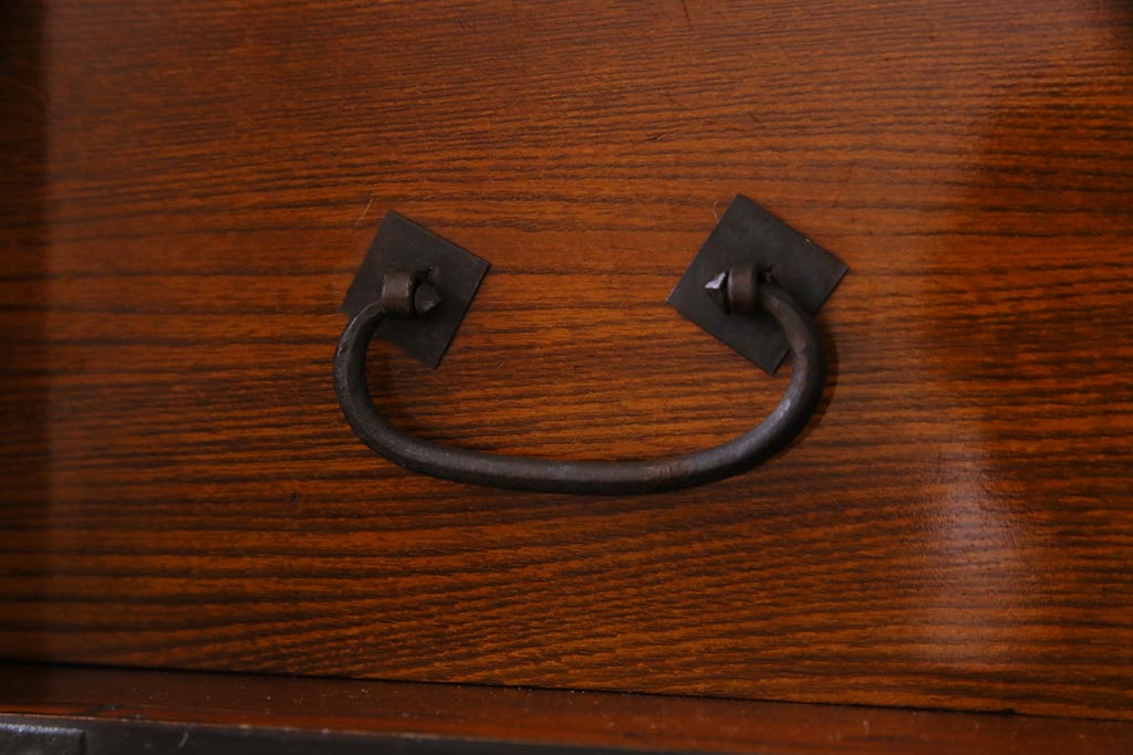 アンティーク家具　和製アンティーク　前面ケヤキ材　味わいと存在感を放つ仙台重ね箪笥(仙台箪笥、衣装箪笥)