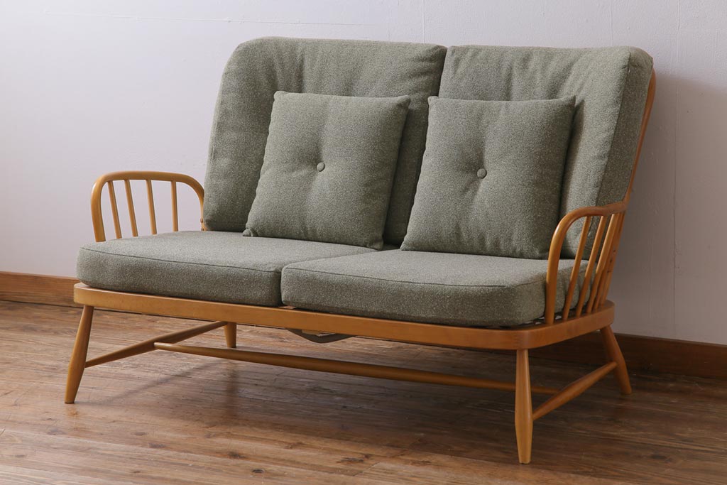 ヴィンテージ家具　イギリスビンテージ　ERCOL(アーコール)　ジュビリー(Jubilee)　グリーンのファブリックが優しげな二人掛けソファ