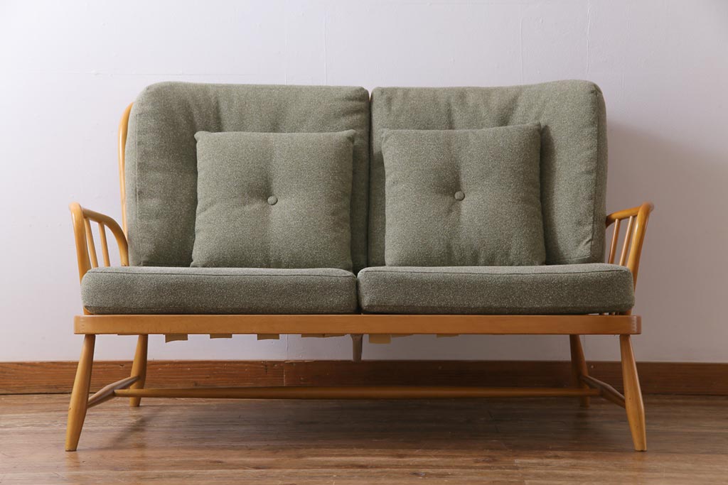 ヴィンテージ家具　イギリスビンテージ　ERCOL(アーコール)　ジュビリー(Jubilee)　グリーンのファブリックが優しげな二人掛けソファ