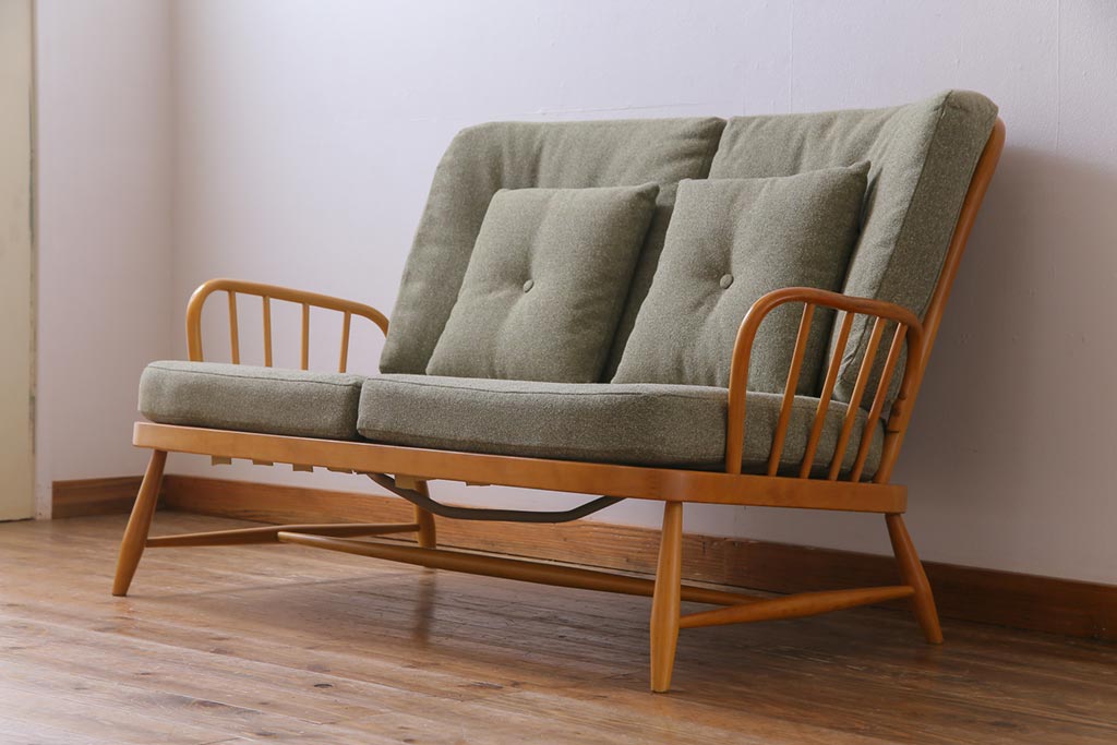 ヴィンテージ家具　イギリスビンテージ　ERCOL(アーコール)　ジュビリー(Jubilee)　グリーンのファブリックが優しげな二人掛けソファ