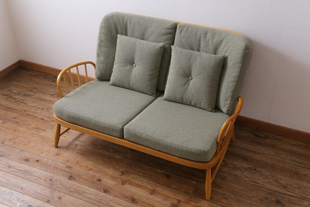 ヴィンテージ家具　イギリスビンテージ　ERCOL(アーコール)　ジュビリー(Jubilee)　グリーンのファブリックが優しげな二人掛けソファ