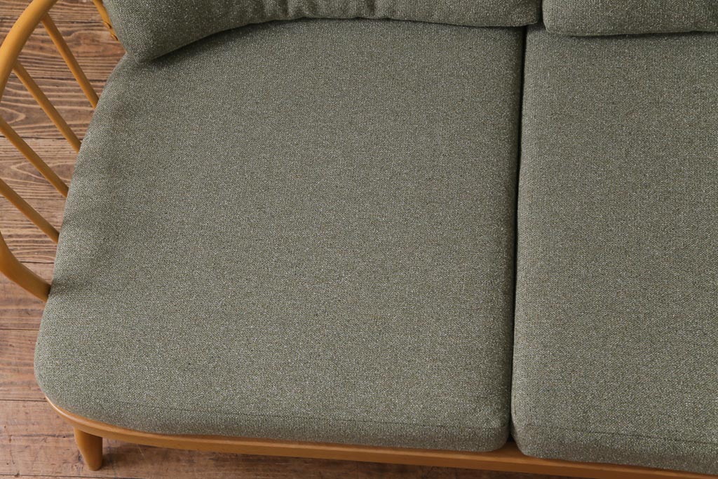 ヴィンテージ家具　イギリスビンテージ　ERCOL(アーコール)　ジュビリー(Jubilee)　グリーンのファブリックが優しげな二人掛けソファ