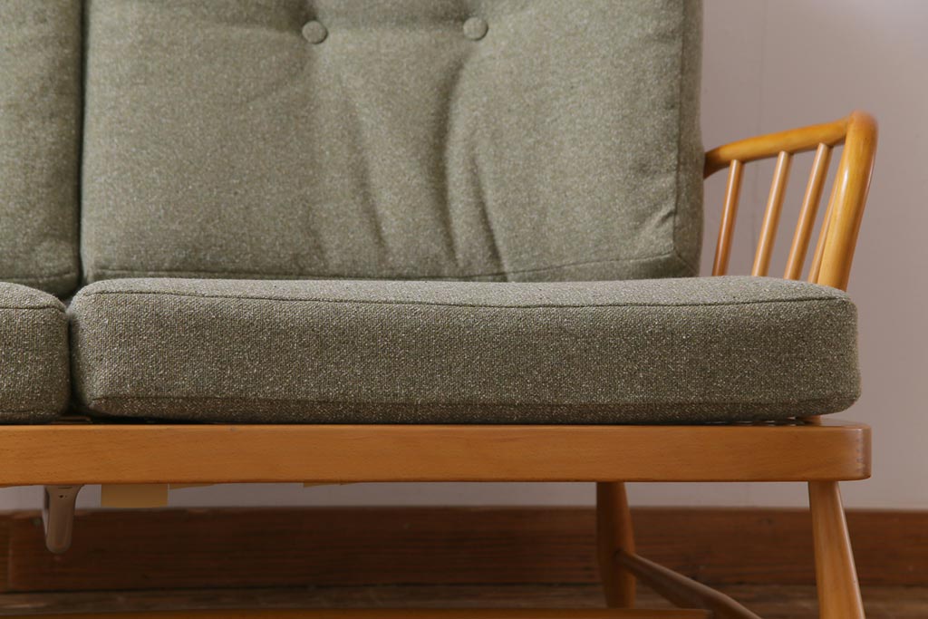 ヴィンテージ家具　イギリスビンテージ　ERCOL(アーコール)　ジュビリー(Jubilee)　グリーンのファブリックが優しげな二人掛けソファ