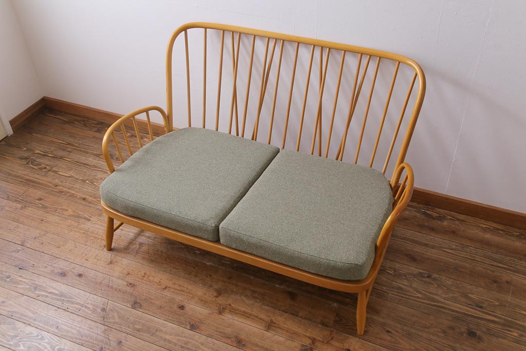 ヴィンテージ家具　イギリスビンテージ　ERCOL(アーコール)　ジュビリー(Jubilee)　グリーンのファブリックが優しげな二人掛けソファ