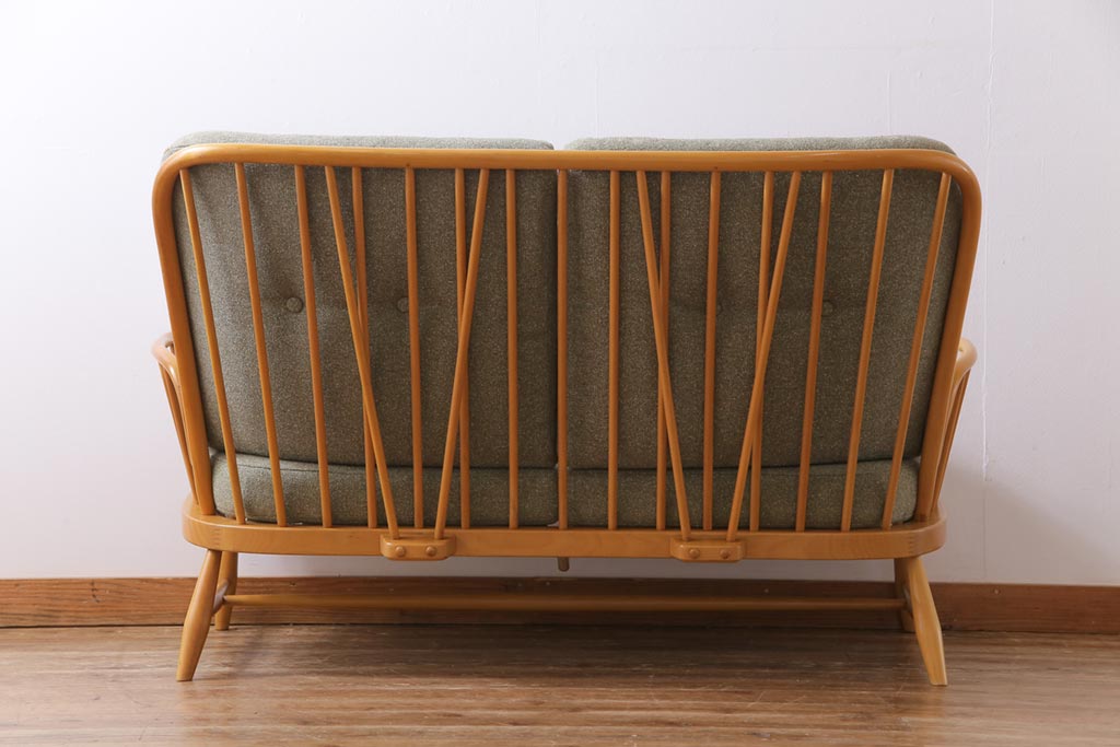 ヴィンテージ家具　イギリスビンテージ　ERCOL(アーコール)　ジュビリー(Jubilee)　グリーンのファブリックが優しげな二人掛けソファ