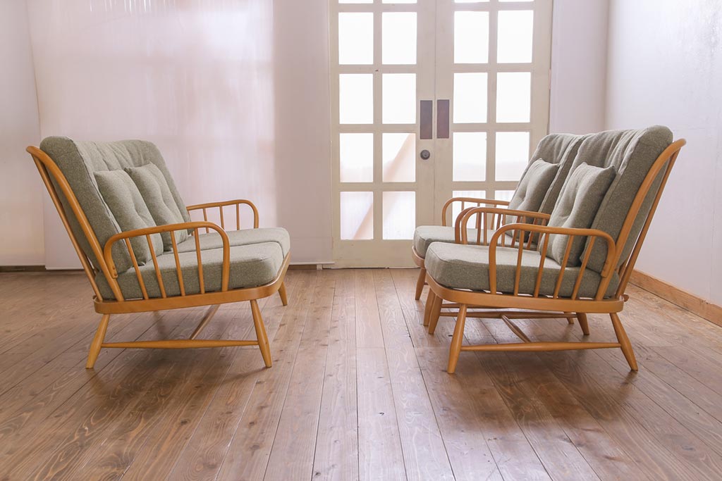 ヴィンテージ家具　イギリスビンテージ　ERCOL(アーコール)　ジュビリー(Jubilee)　グリーンのファブリックが優しげな二人掛けソファ