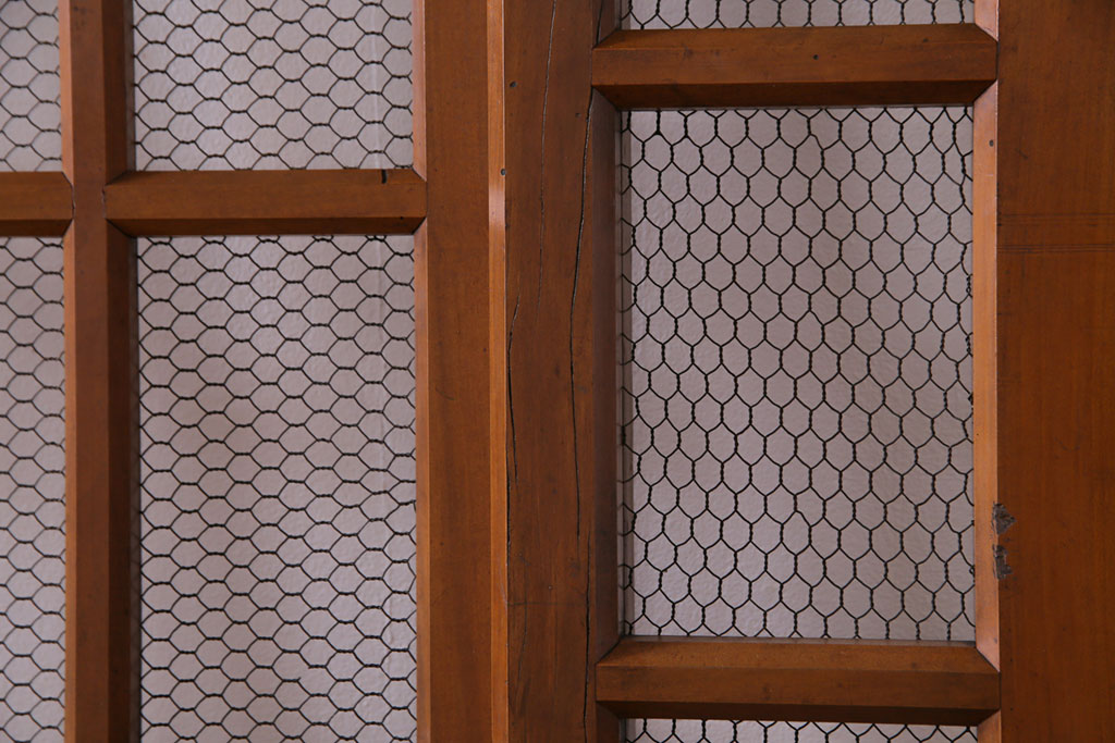 和製アンティーク　美品!　腰板ケヤキ材　くぐり戸の付いた金網入り蔵戸(仕切り戸、引き戸、建具、玄関戸)