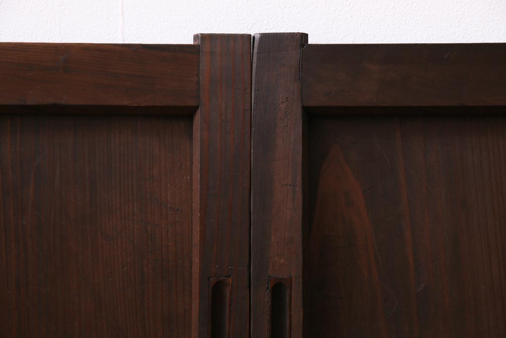 和製アンティーク　やわらかなヒノキの風合いが魅力の板戸(窓、引き戸、建具)2枚組