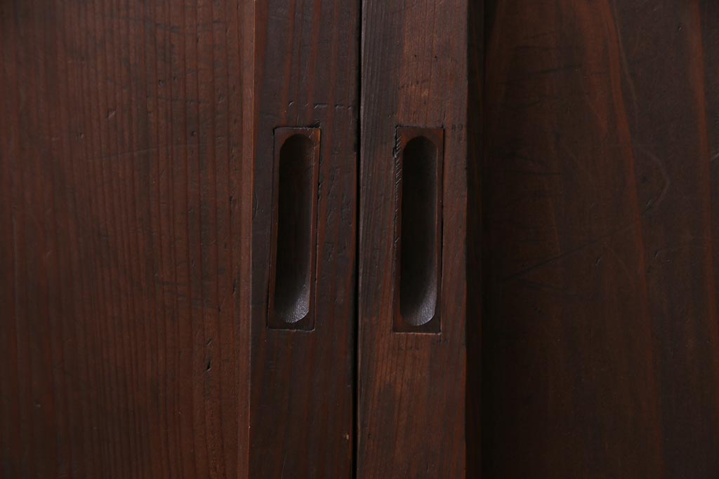和製アンティーク　やわらかなヒノキの風合いが魅力の板戸(窓、引き戸、建具)2枚組