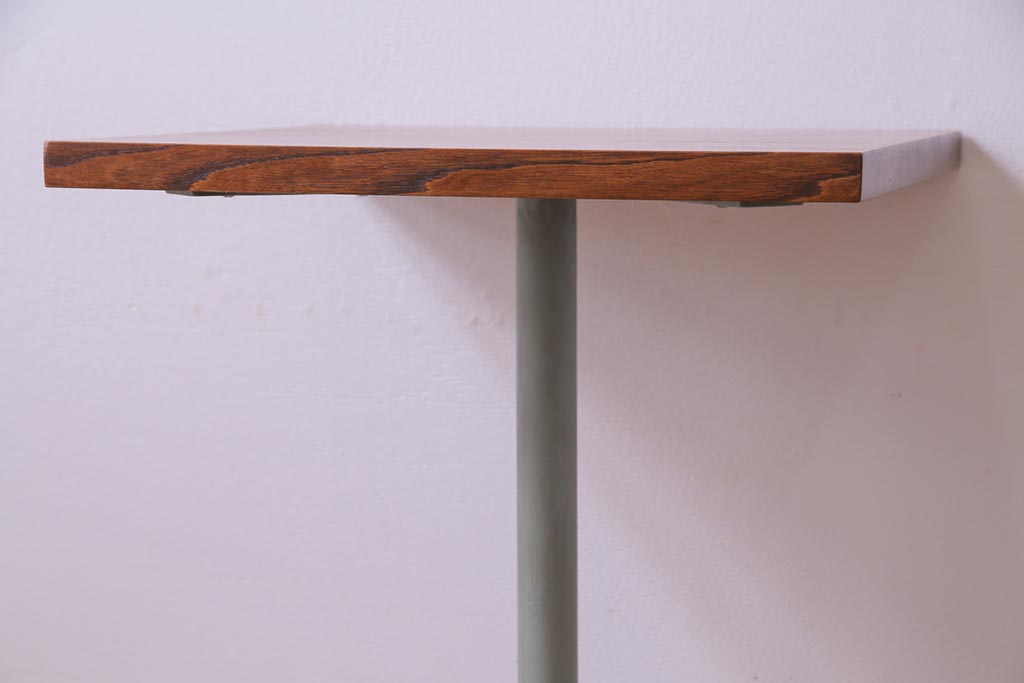 アンティーク家具　昭和中期　天板ナラ材　淡いペイントカラーがおしゃれな鉄脚テーブル(コーヒーテーブル、サイドテーブル)(2)