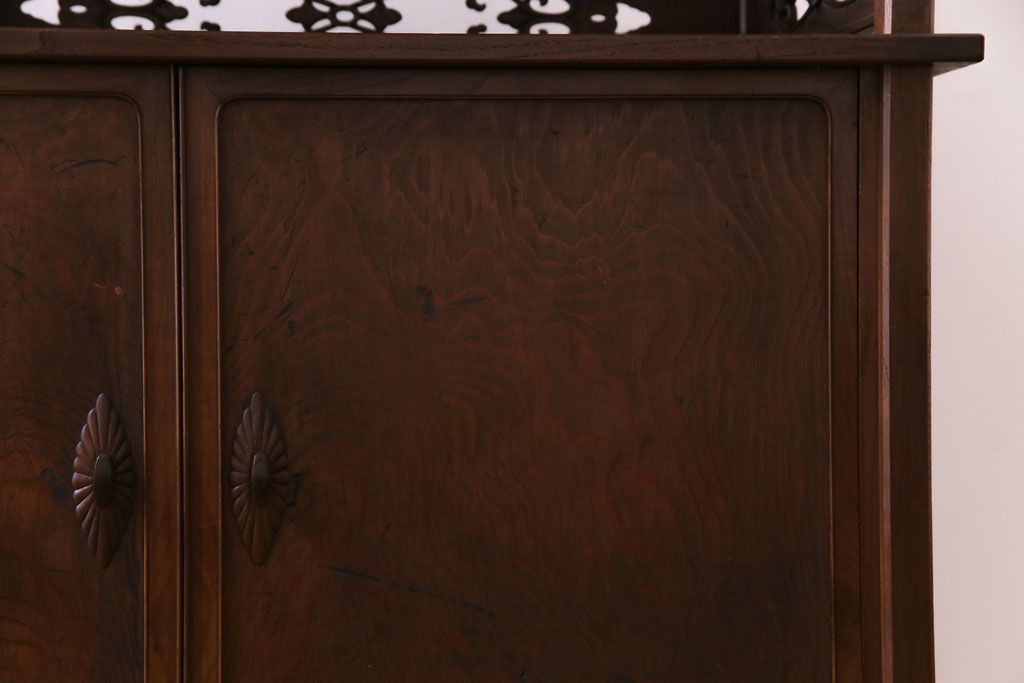 中古　指物工芸品　木の質感を活かした上品な作りの飾り棚(収納棚、茶棚)