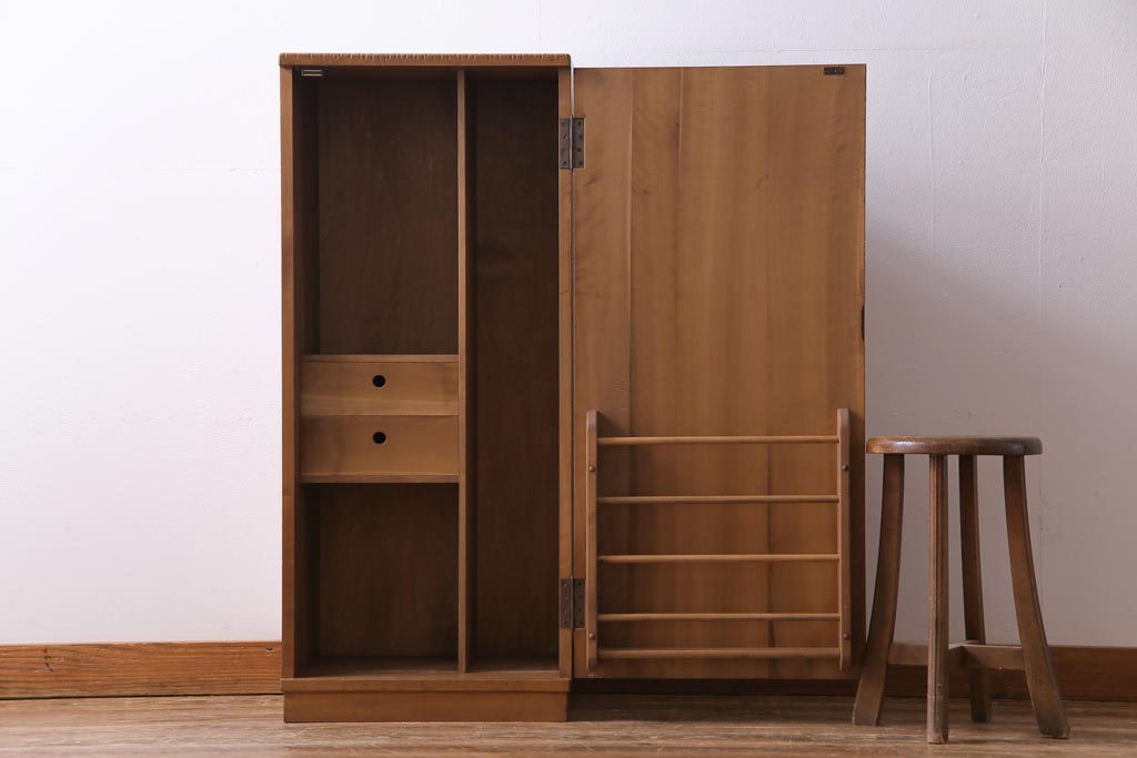 アンティーク家具 高級品 朴の木 三方彫刻 藤が上品な印象を アンティーク家具 高級品 朴の木 三方彫刻 藤が上品な印象を