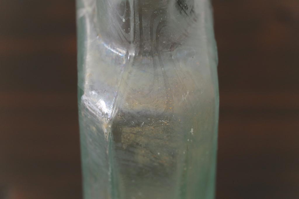 アンティーク雑貨　イギリスビンテージ　MANOR VINEGAR　エンボスが格好いいお酢のガラスビン(ボトル、瓶)2個セット
