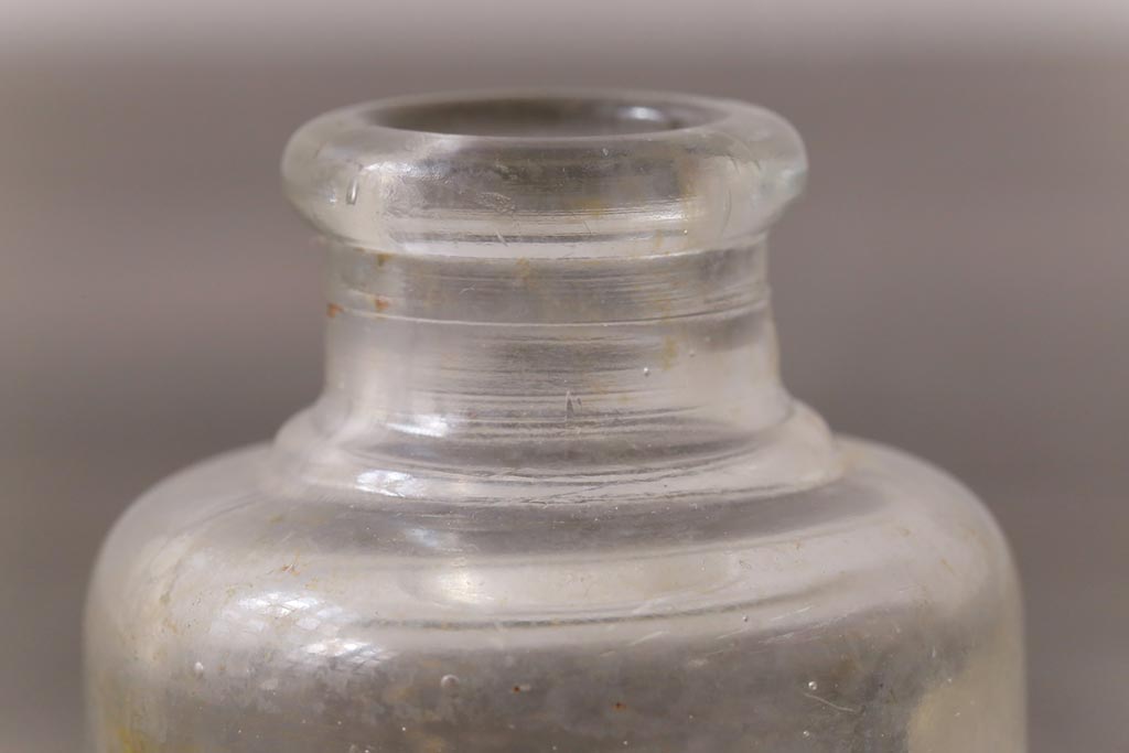 アンティーク雑貨　イギリスビンテージ　古びた質感が味わい深い小瓶(ガラスビン)3個セット