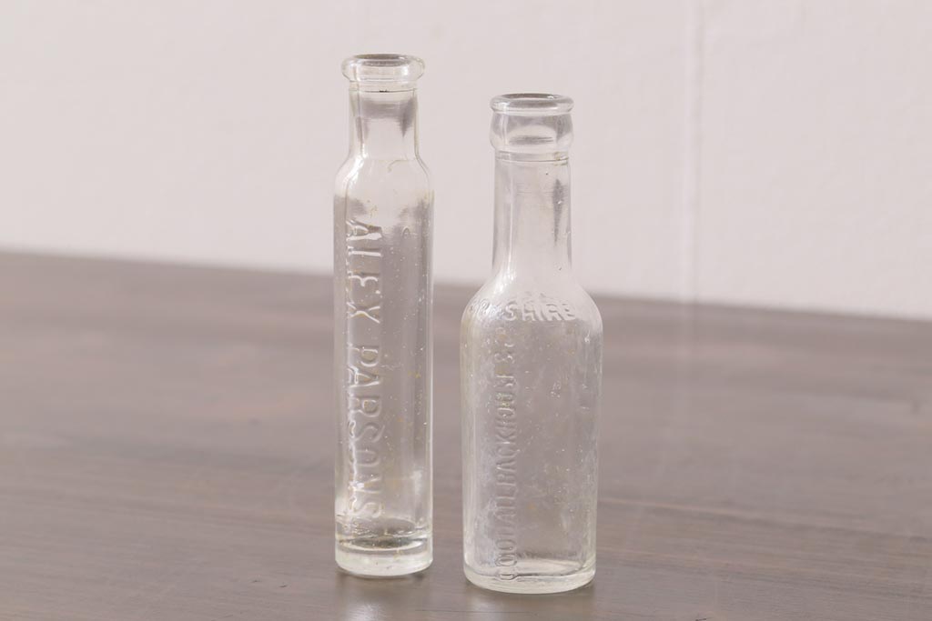 アンティーク雑貨の定番！使い方いろいろの古いレトロなガラス瓶