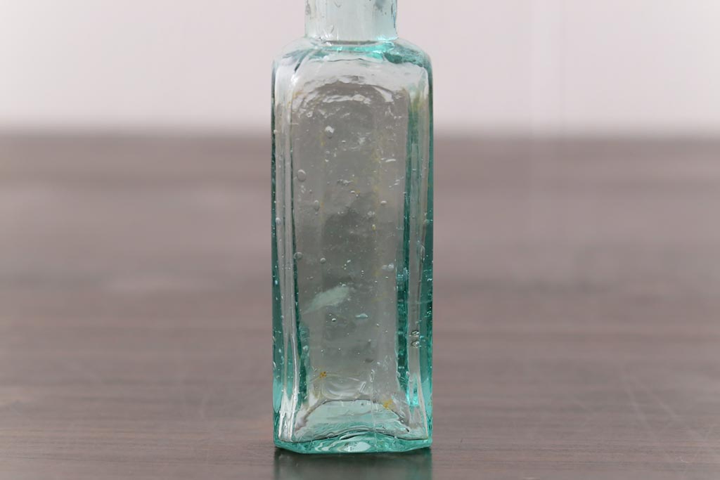 アンティーク雑貨　イギリスビンテージ　ジャンクスタイルにぴったりのボトル(ガラスビン、瓶)2本セット(1)