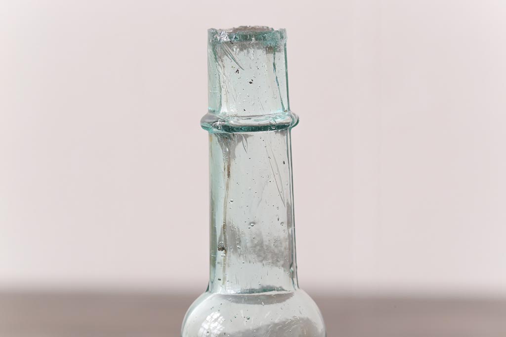 アンティーク雑貨　イギリスビンテージ　ジャンクスタイルにぴったりのボトル(ガラスビン、瓶)2本セット(1)