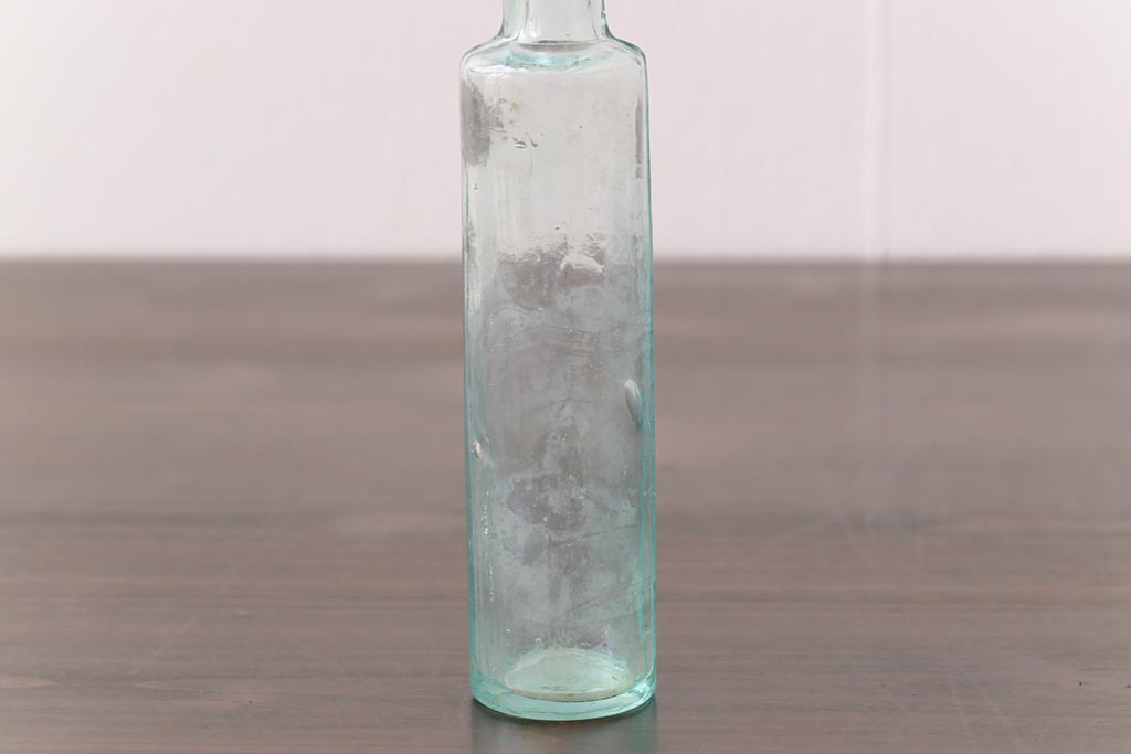 アンティーク雑貨　イギリスビンテージ　ジャンクスタイルにぴったりのボトル(ガラスビン、瓶)2本セット(2)