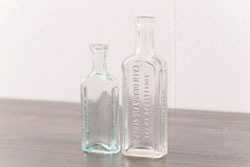 アンティーク雑貨　ビンテージ　フレンチスタイルにおすすめなエンボス入りガラスビン(ボトル、硝子瓶)