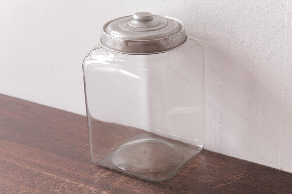 アンティーク雑貨の定番！使い方いろいろの古いレトロなガラス瓶