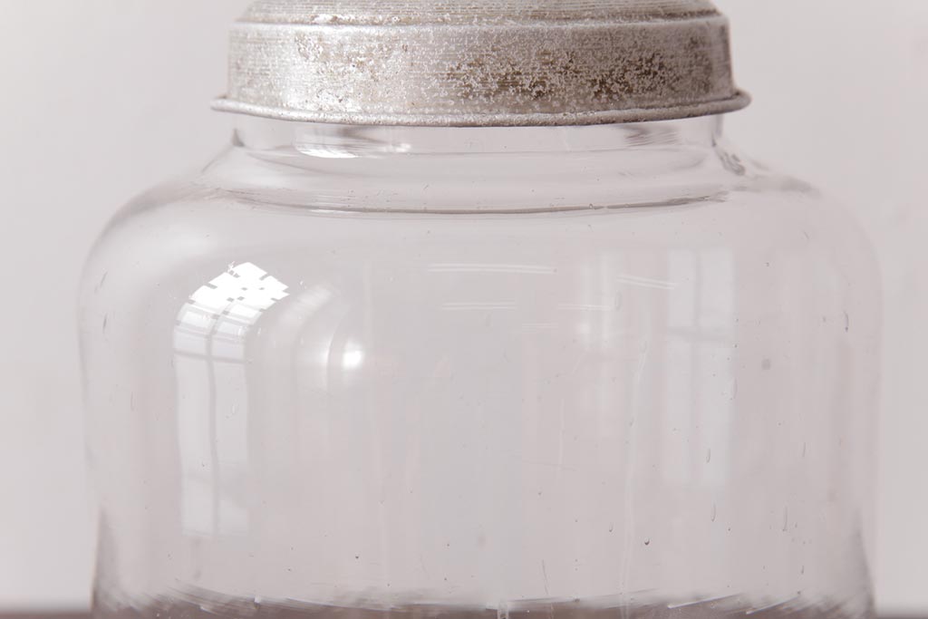 アンティーク雑貨　昭和レトロ　ノスタルジックな雰囲気漂う丸型ガラスビン(ガラス瓶、キャニスター)(1)