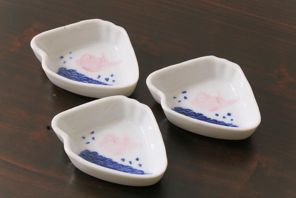 古民具・骨董　昭和初期　おめでたい絵柄が可愛らしい小皿3枚セット