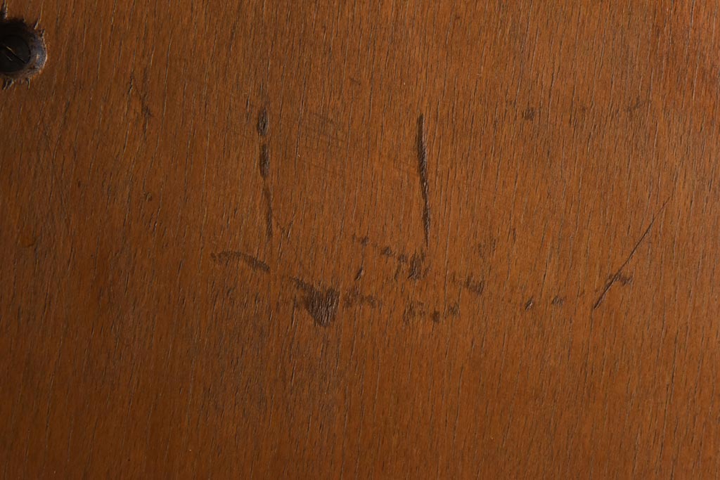 ヴィンテージ家具　イギリスビンテージ　古い木と鉄脚がレトロなスクールチェア(ワークチェア)(1)