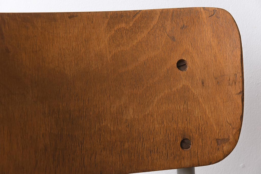 ヴィンテージ家具　イギリスビンテージ　古い木と鉄脚がレトロなスクールチェア(ワークチェア)(3)