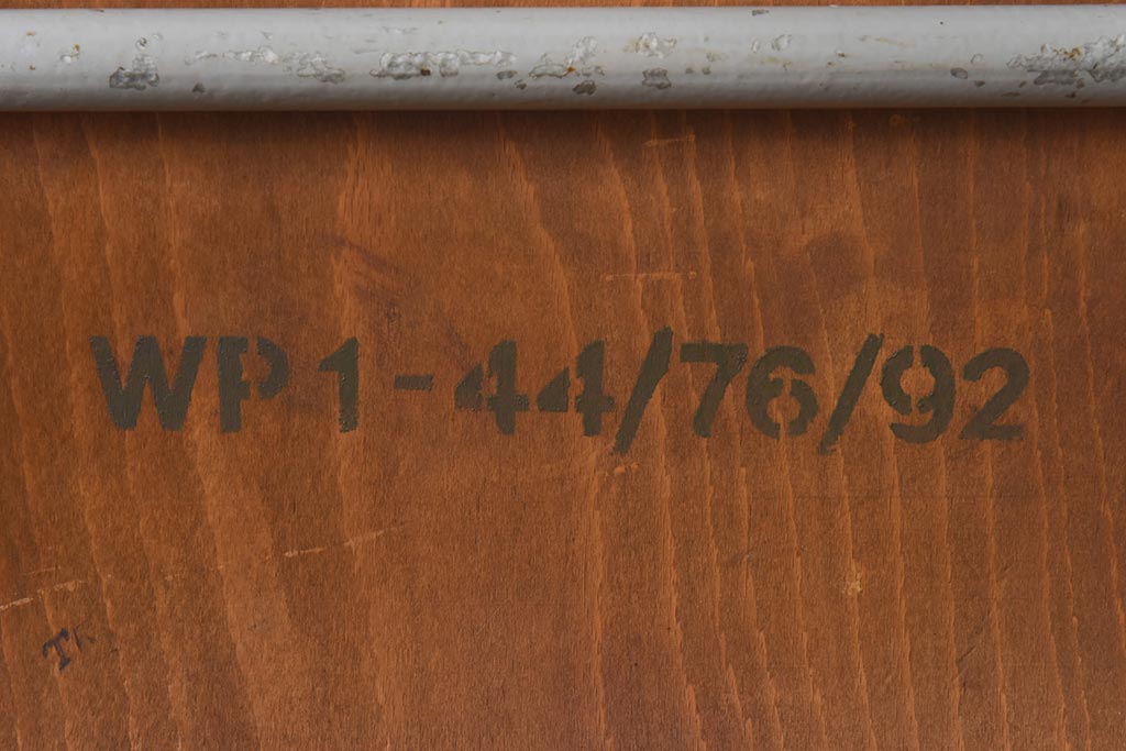 ヴィンテージ家具　イギリスビンテージ　古い木と鉄脚がレトロなスクールチェア(ワークチェア)