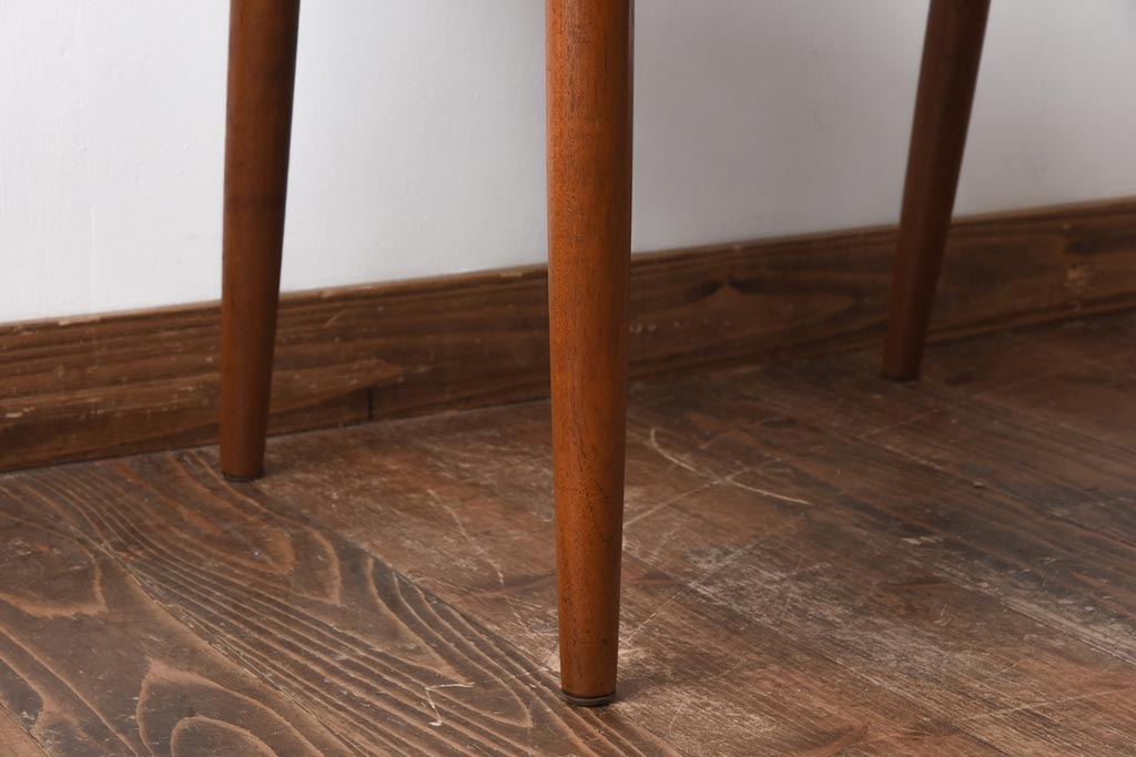 ヴィンテージ家具　ビンテージ　辻木工　なめらかな木肌が魅力的なチーク材のアームチェア(ダイニングチェア、ワークチェア)