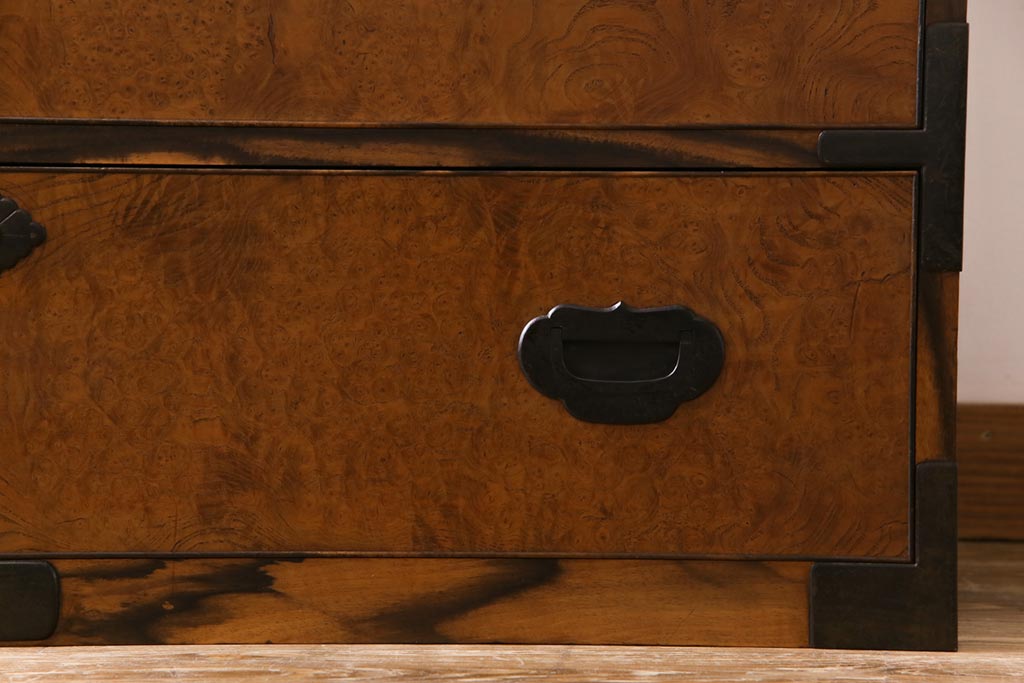 アンティーク家具　和製アンティーク　前面栗材鳥眼杢　リメイク　黒柿の縁が魅力的なサイドチェスト(サイドボード、収納棚、引き出し)