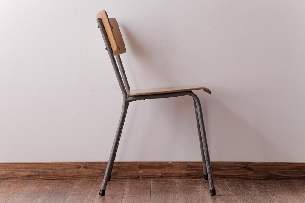 ヴィンテージ家具　イギリスビンテージ　シンプルな作りが取り入れやすいスクールチェア(ワークチェア)(3)