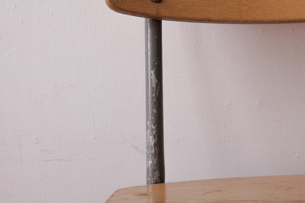 ヴィンテージ家具　イギリスビンテージ　シンプルな作りが取り入れやすいスクールチェア(ワークチェア)(3)