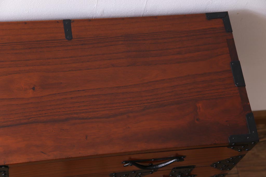 アンティーク家具　和製アンティーク　総桐材　脚付き　個性が光る刀箪笥リメイクサイドボード(リビングボード、チェスト、桐箪笥、桐たんす)