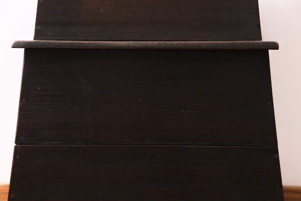 アンティーク雑貨　和製アンティーク　松材　柔らかな風合いが魅力の古い踏み台(飾り台、花台)