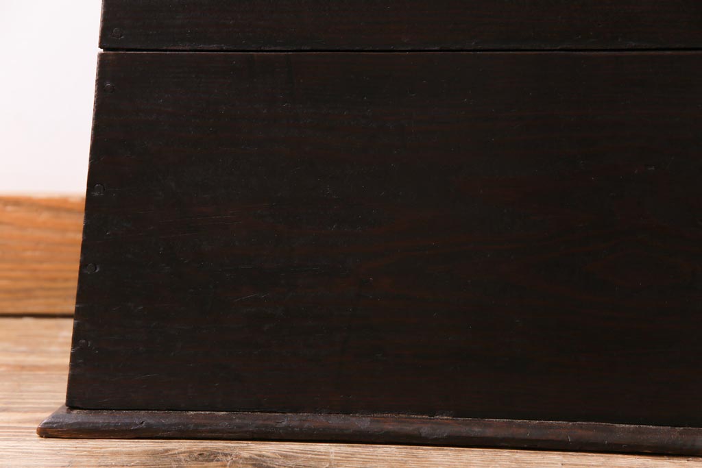 アンティーク雑貨　和製アンティーク　松材　柔らかな風合いが魅力の古い踏み台(飾り台、花台)