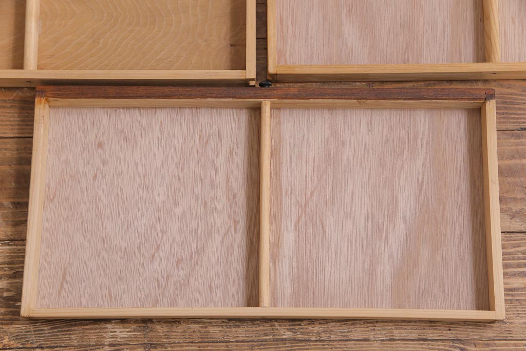 ラフジュ工房オリジナル　花菱模様ガラス　栓材　浅い引き出し付きのガラス戸棚(収納棚、小引き出し)