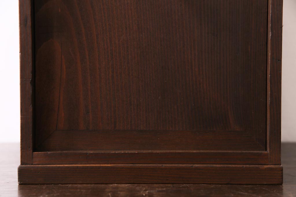 アンティーク雑貨　和製アンティーク　大正昭和初期　倹飩式扉のついた収納箱(収納棚)