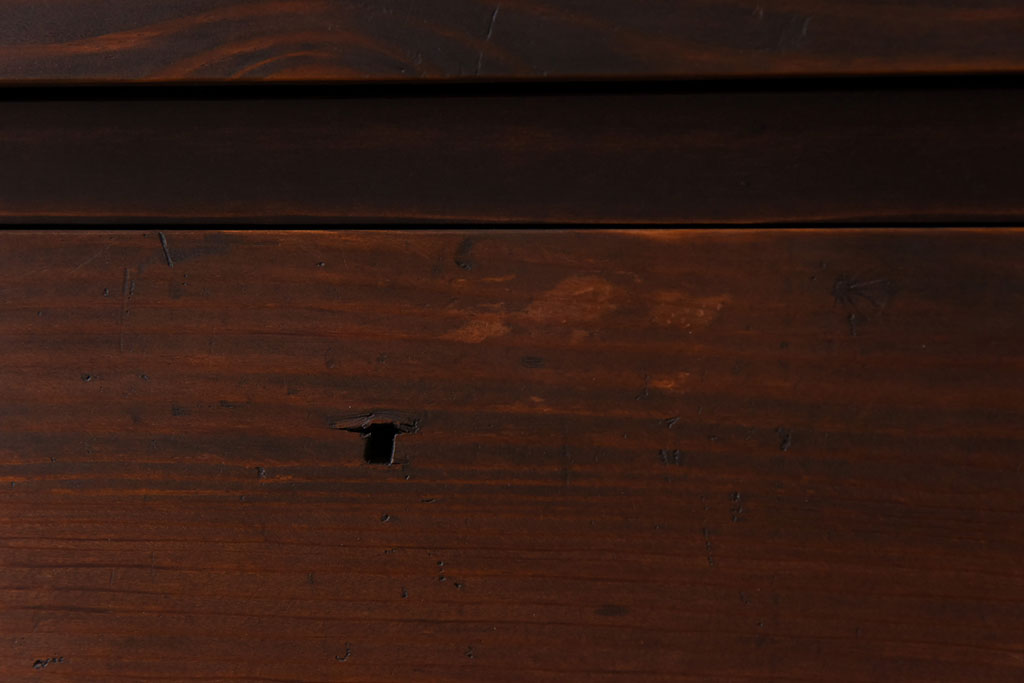 アンティーク家具　リメイク品　前面松材　古材の風合いが味わい深いパタパタ扉のキャビネット(戸棚、下駄箱、収納棚)
