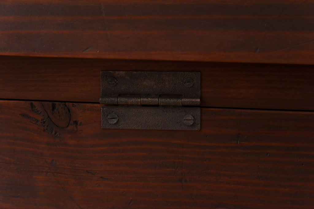 アンティーク家具　リメイク品　前面松材　古材の風合いが味わい深いパタパタ扉のキャビネット(戸棚、下駄箱、収納棚)(2)