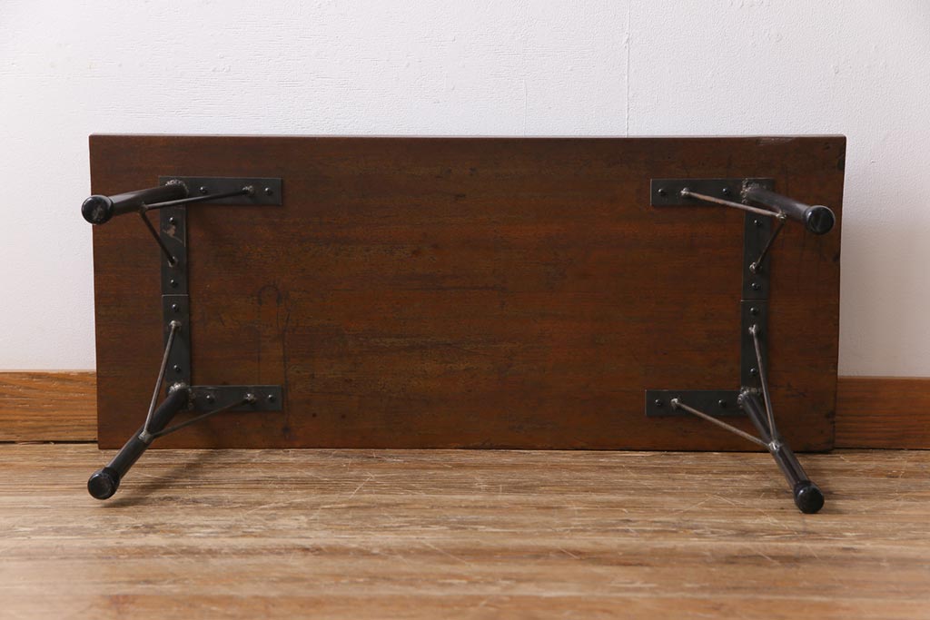 古材使用　ラワン材一枚板 低めのサイズが可愛らしいリメイク鉄脚ローテーブル(センターテーブル、飾り台)