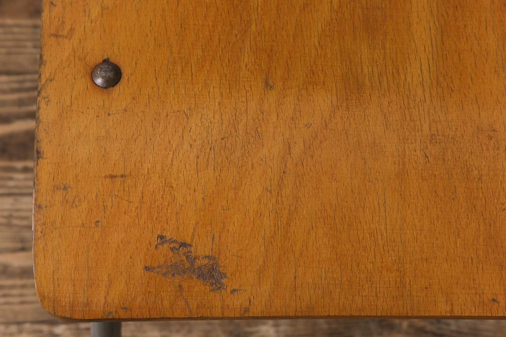 ヴィンテージ家具　イギリスビンテージ　メンズライクなアレンジにおすすめのスクールチェア(ワークチェア、板座チェア)