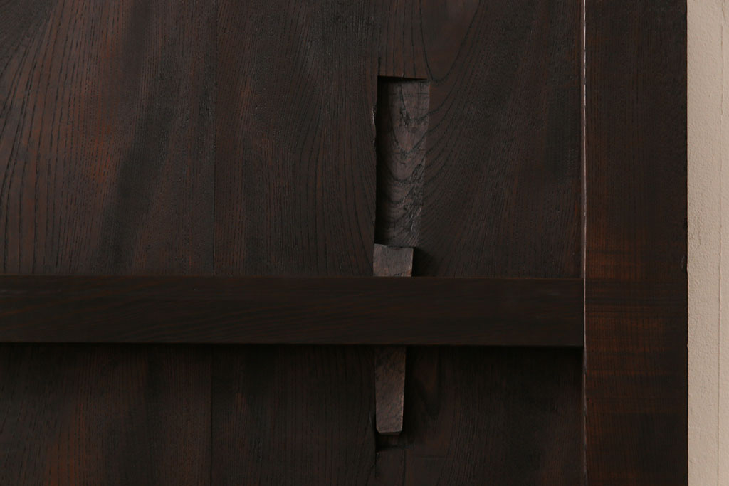 和製アンティーク　総ケヤキ材　無骨な雰囲気を漂わせるシンプルな蔵戸(引き戸、建具、玄関戸)