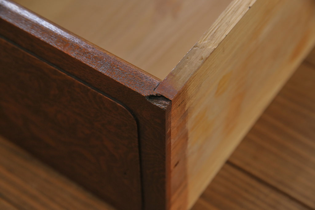 アンティーク家具　最高級　特別注文造り　三方ケヤキ無垢材の二段重ね水屋箪笥(茶箪笥、収納棚、食器棚)