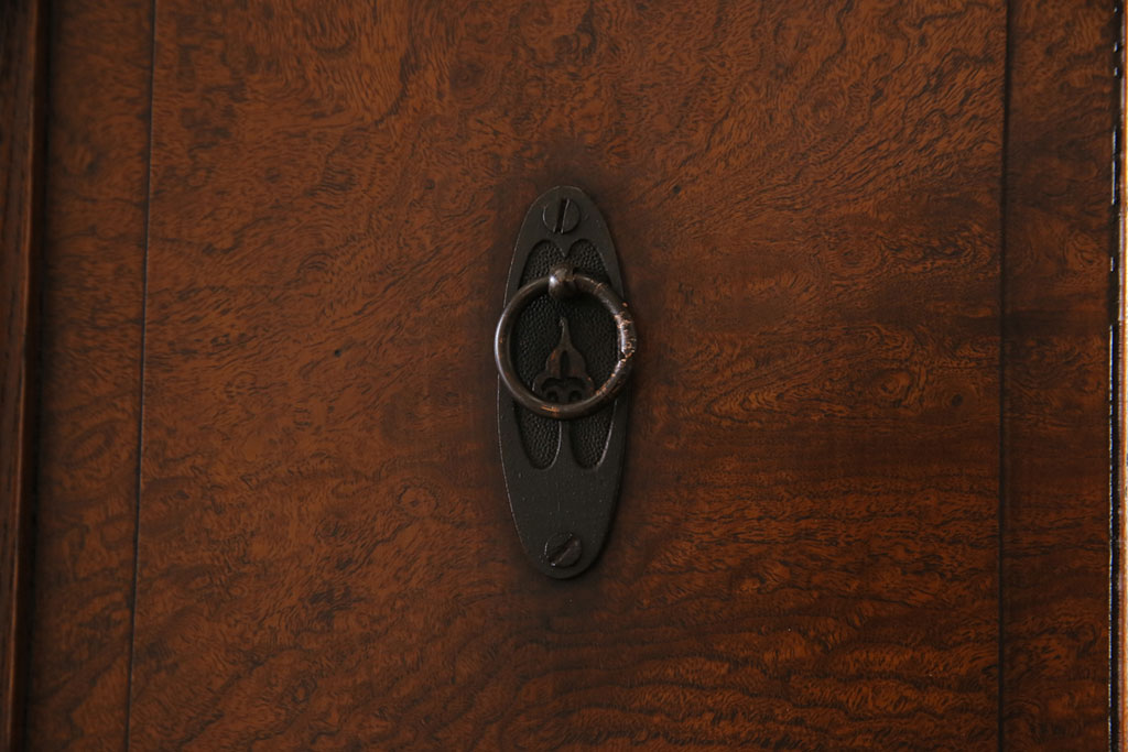 アンティーク家具　最高級　特別注文造り　三方ケヤキ無垢材の二段重ね水屋箪笥(茶箪笥、収納棚、食器棚)