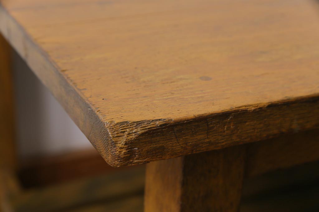 リメイク家具　ナラ材　素朴な木の風合いがレトロなセンターテーブル(ローテーブル、リビングテーブル、作業台)