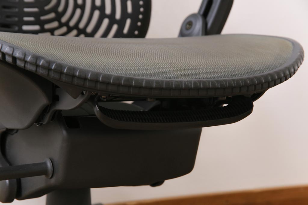 中古　ハーマンミラー社(Hermanmiller)　Mirra Chair　ミラチェア(オフィスチェア、椅子、イス)(定価約13万円)