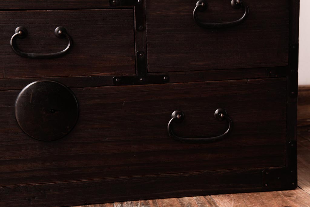 アンティーク家具　昭和初期　銅金具　総桐材　柔らかな木肌が味わいのある小箪笥(ローチェスト、桐箪笥、桐たんす)