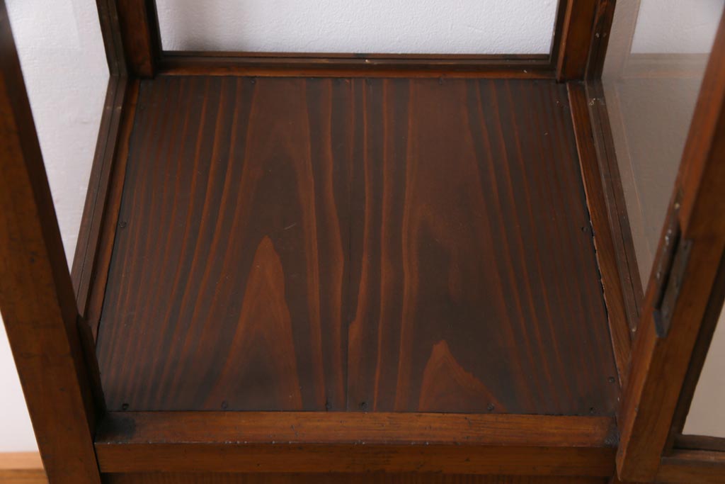レトロ家具　昭和レトロ　縦型　古い木の質感が味のあるシンプルなガラスケース(ショーケース、収納棚、陳列棚)