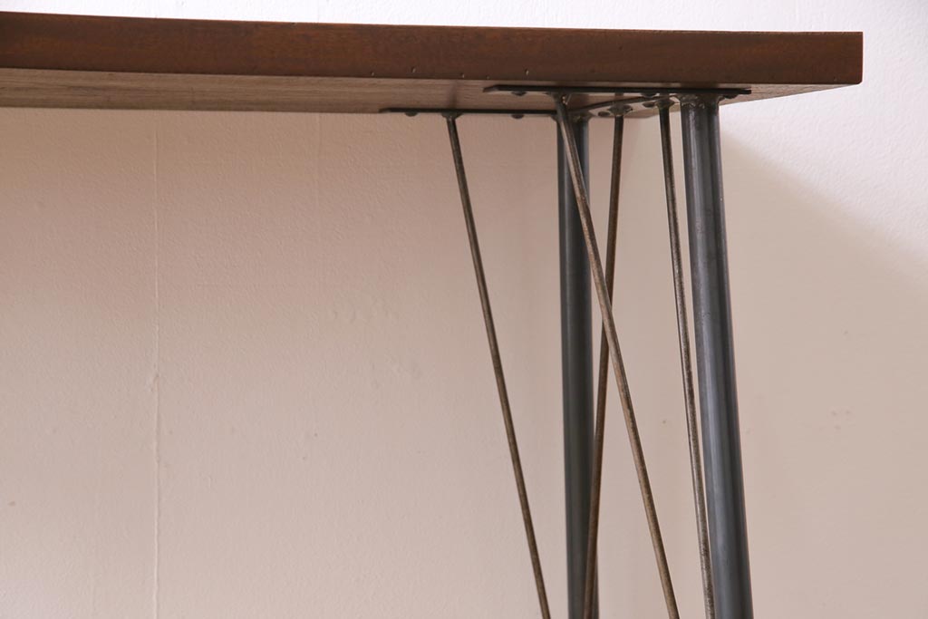 古材リメイク　楠材　ジャンクスタイルにおすすめな味わい深い風合いの鉄脚テーブル(コーヒーテーブル)